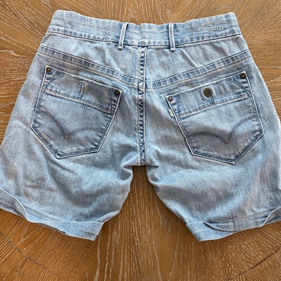 Levi’s Red Y2K Denim Bermuda Shorts Embroidered Relaxed Fit Size 26 - Picture 5 of 14